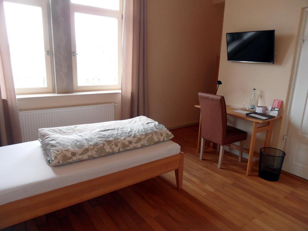 Im Bahnhof - Gaestezimmer - Weikersheim Eksteriør bilde